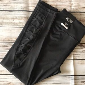 Victoria Sport Knockout Leggings Large NWT Black